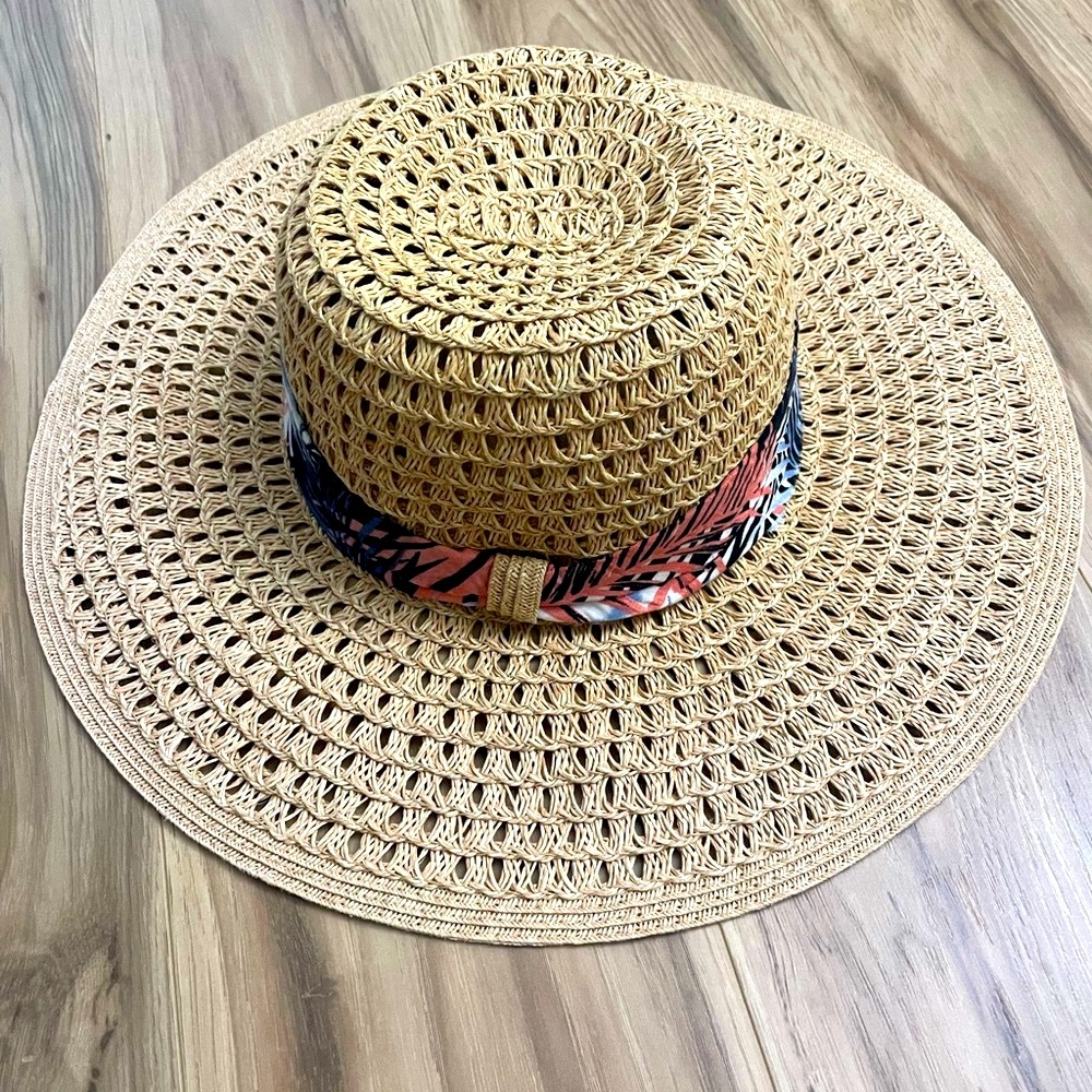 Stylish Woven Sun Hat with Patterned Band